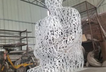 北碚大型鏤空人物雕塑常用，戶外擺放，鐵藝字母人物雕塑展示